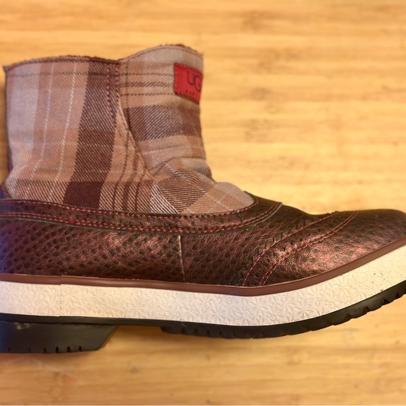 Ugg Marrais Waterproof Deep Maroon/Burgundy Boots. Size 7 - Picture 2 of 7